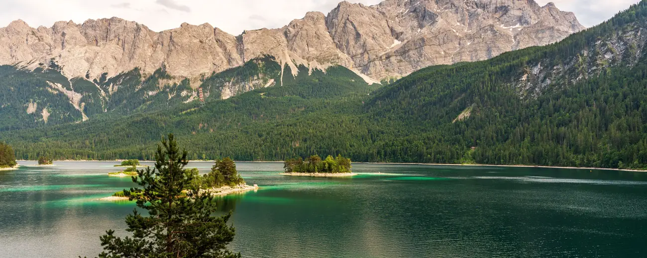 Eibsee mit Zugspitze in den Bayerischen Alpen