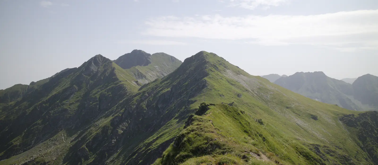 Beeindruckende Küsten- und Berglandschaft in Europa